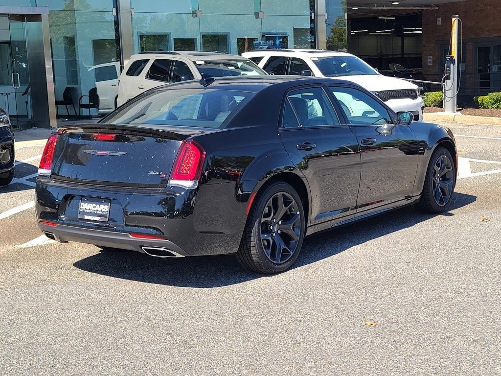 2023 Chrysler 300 S V8
